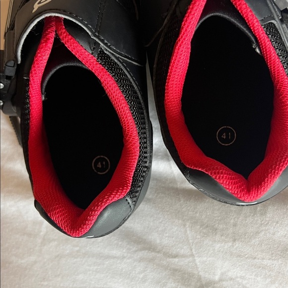 Peloton Black and Red Cycling Shoes - Picture 3 of 3